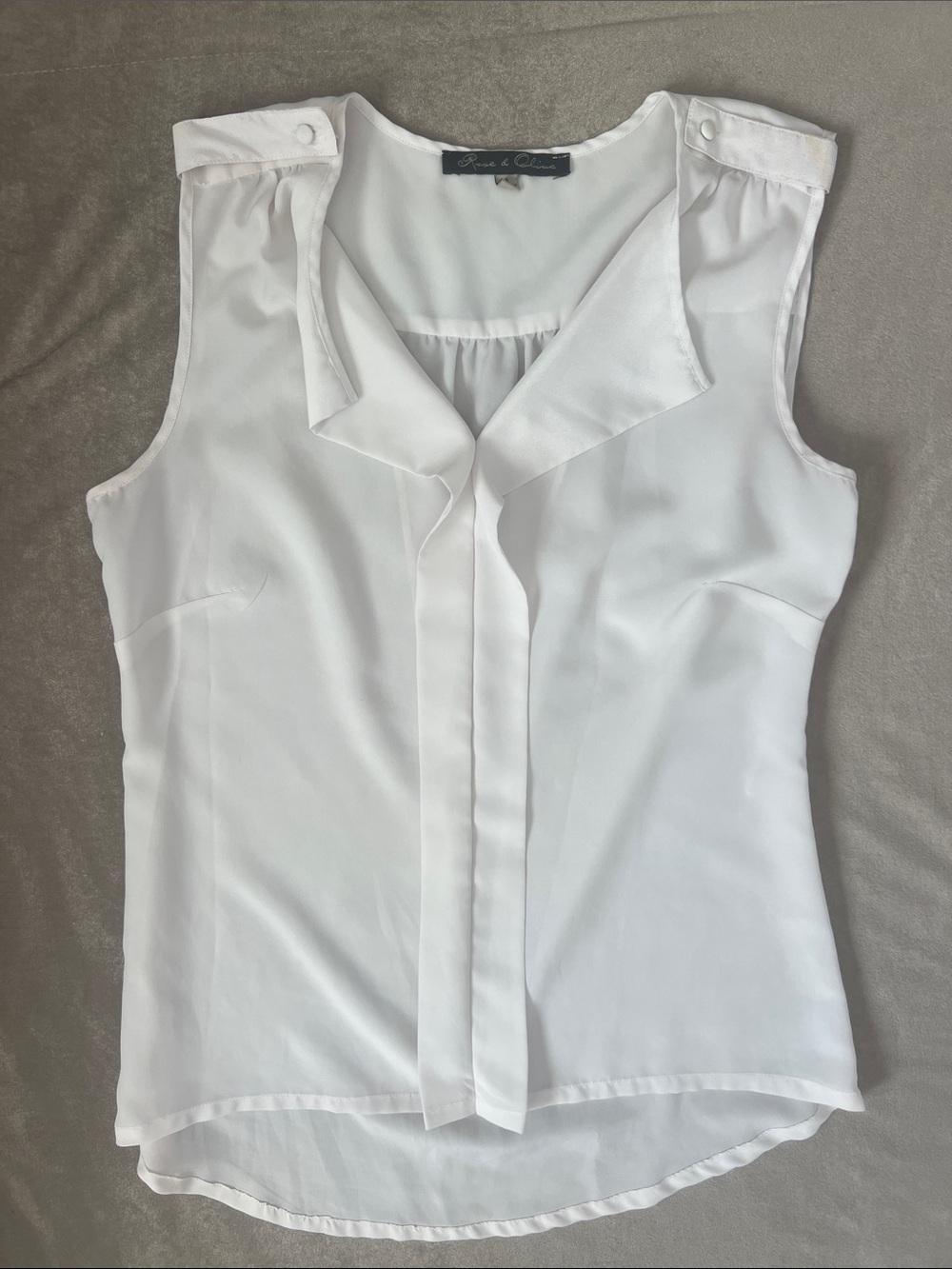 Rose & Olive White Sleeveless V-Neck Tie-Detail Blouse
